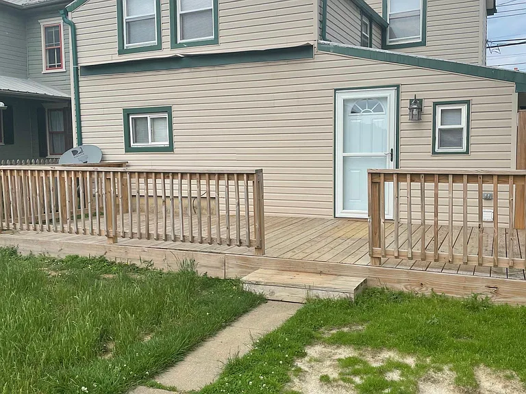 295 N Locust Point Rd — Photo 10