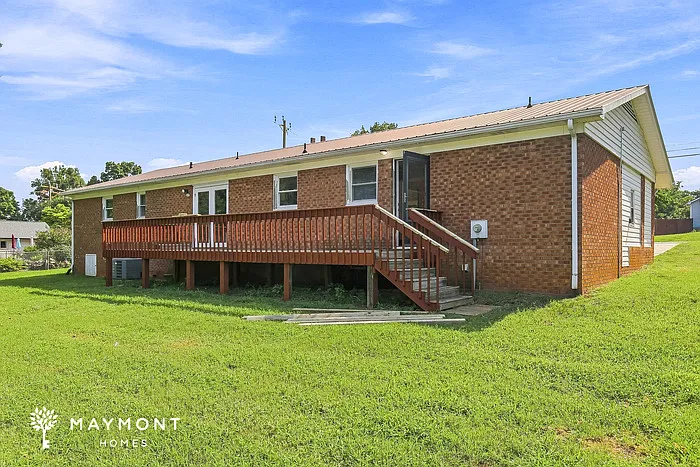 1404 Cedar Dr — Photo 3