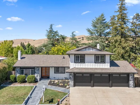 2 El Molino Dr, Clayton, CA 94517