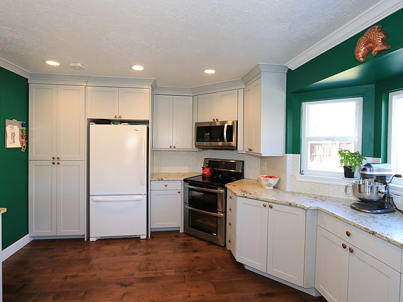 5th image of 1664 N Moor Ln