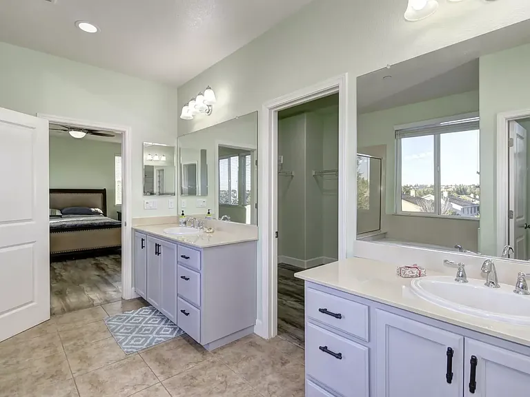 5654 Saratoga Cir — Photo 17