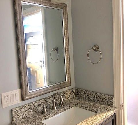 5th image of 159 Lonsdale Ave APT 1