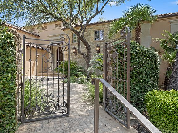 2nd image of 134 Turnberry Way