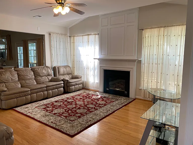 518 Sherwood Forest Pl — Photo 3