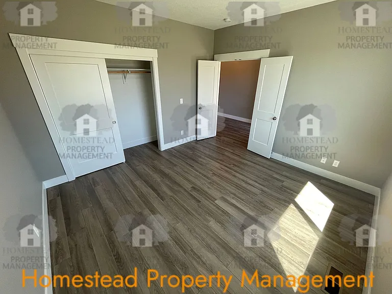 463 NE Cedar St — Photo 5