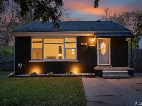 8796 Saratoga St, Oak Park, MI 48237