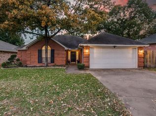 5906 Flintshire Ct, Arlington, TX 76017