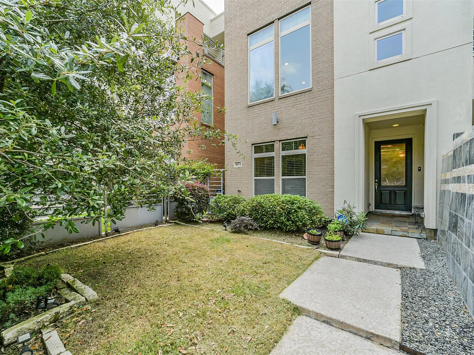 3 bed, 2.5 bath, 2782 sqft, $4,500 — Photo 3