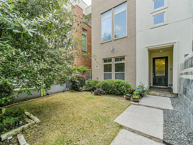 5425 Hidalgo St #A — Photo 3