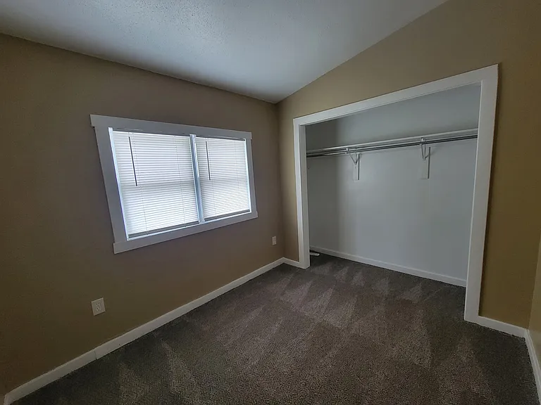4876 Maple St — Photo 5