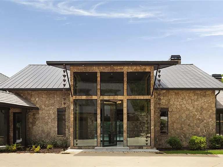 725 Rocky Point Dr — Photo 25