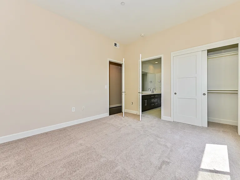 10878 Bloomfield St #407 — Photo 10