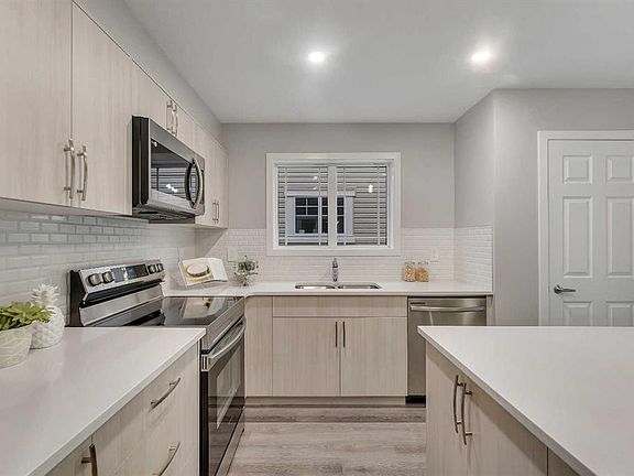 3rd image of 316 W Windbury Rd SW