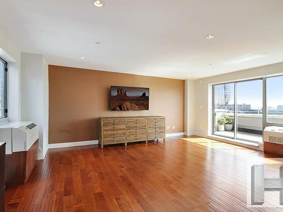 2nd image of 2360 Amsterdam Ave Ph 4