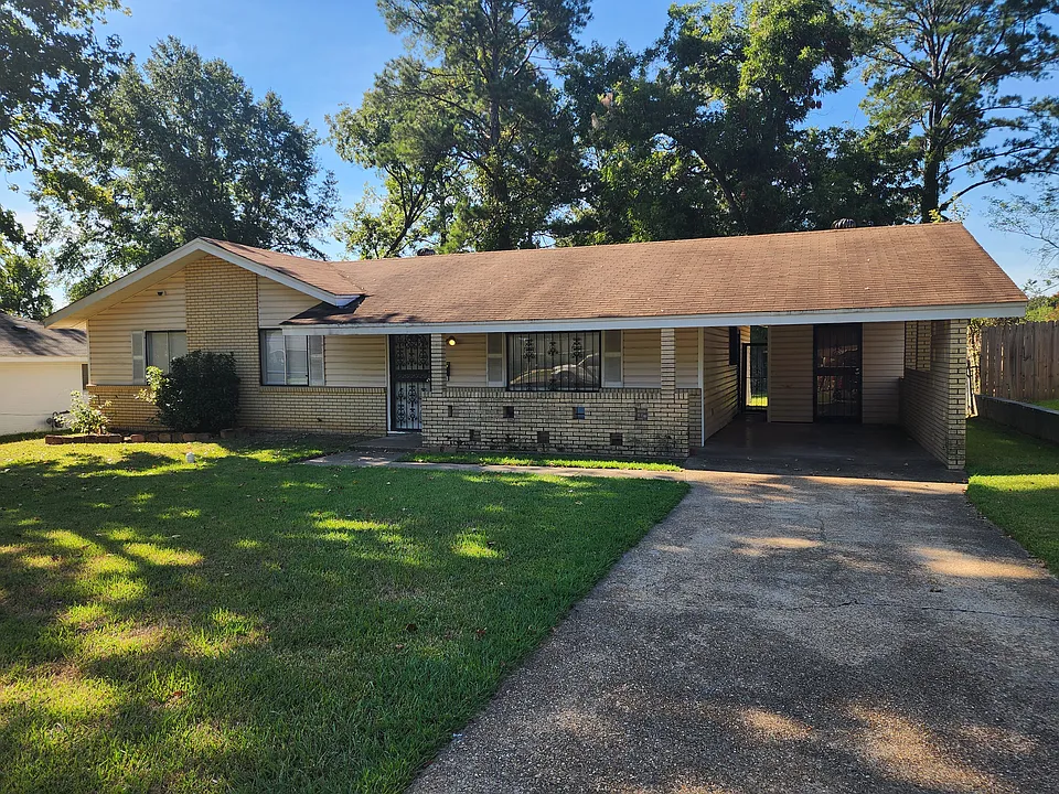 1645 Aurora St