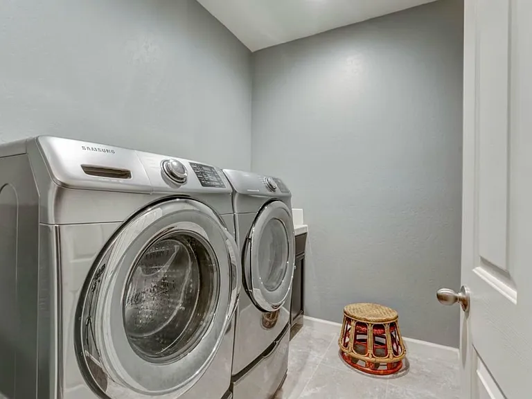 2525 W Connelly Ave — Photo 25