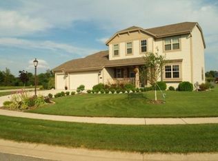 1443 Bluebird Dr, Oconomowoc, WI 53066