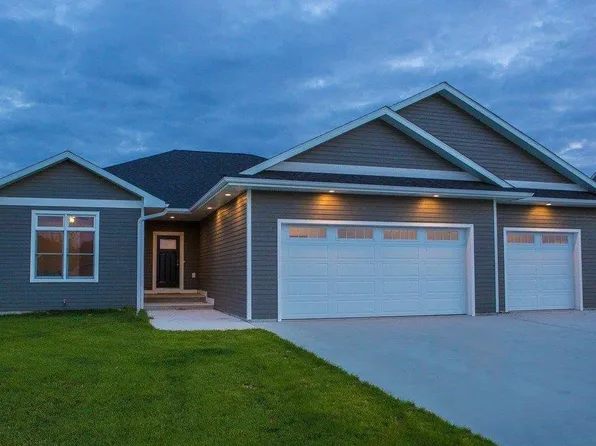 409 Bedford Ct, Clear Lake, IA 50428