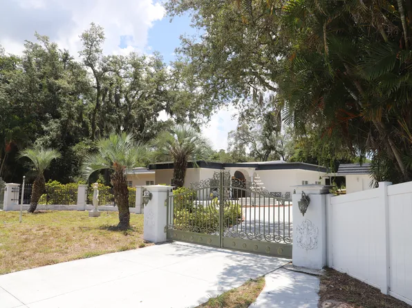 2810 61st St, Sarasota, FL 34243