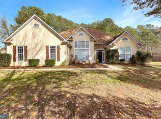 299 Woodlake Dr, Newnan, GA 30265