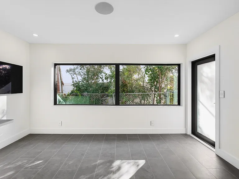3720 Morton Ave — Photo 5