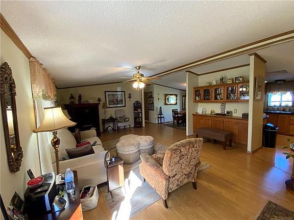 3rd image of 33 Deerfield Dr