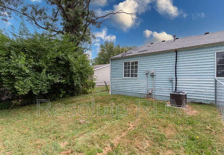 3826 Ireland Dr — Photo 30
