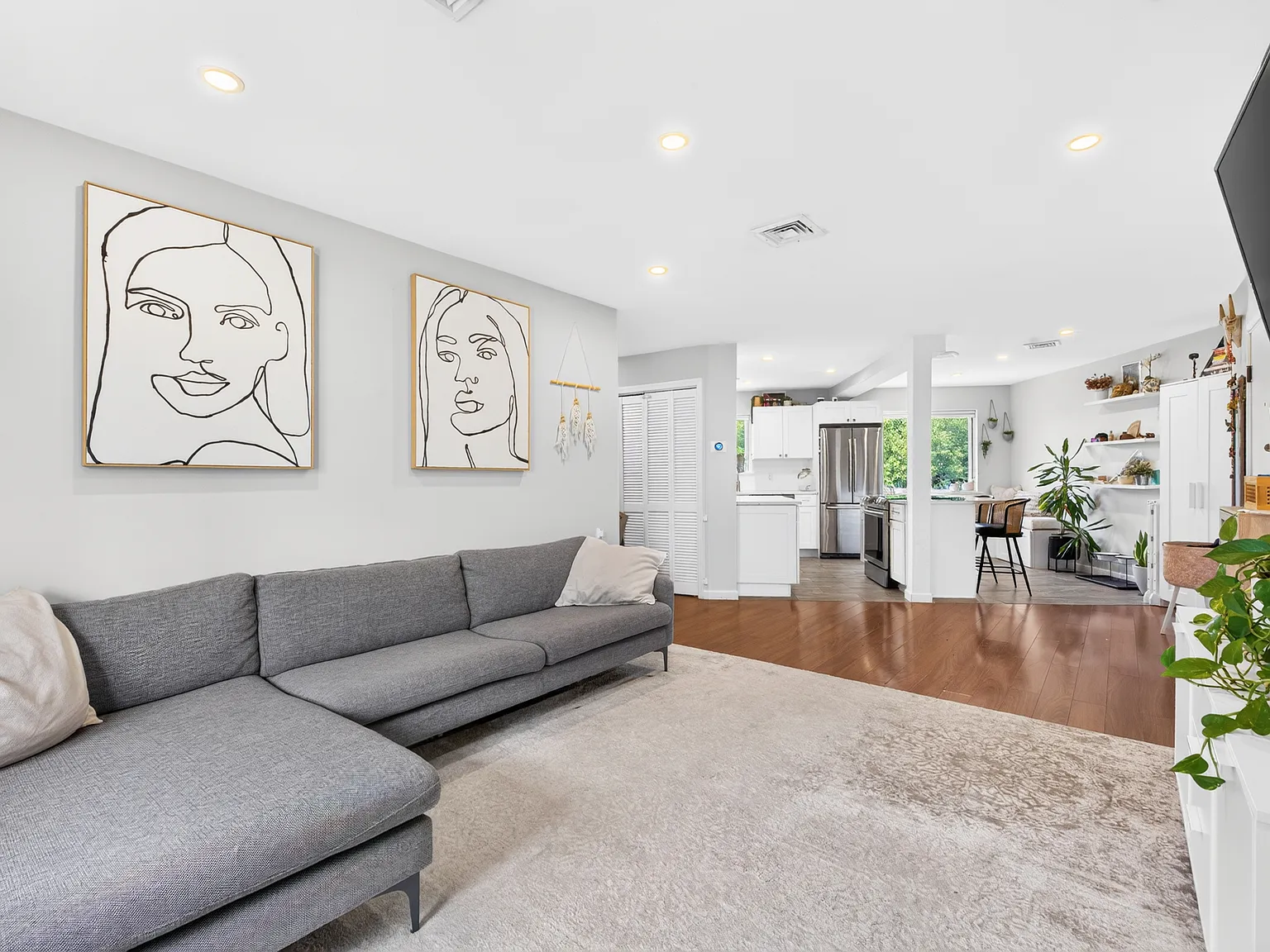 2 bed, 900 sqft, $2,900 — Photo 1