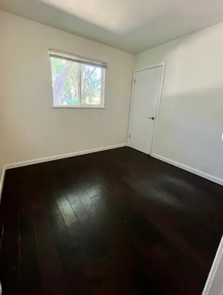 3 bed, 1200 sqft, $3,000 — Photo 3