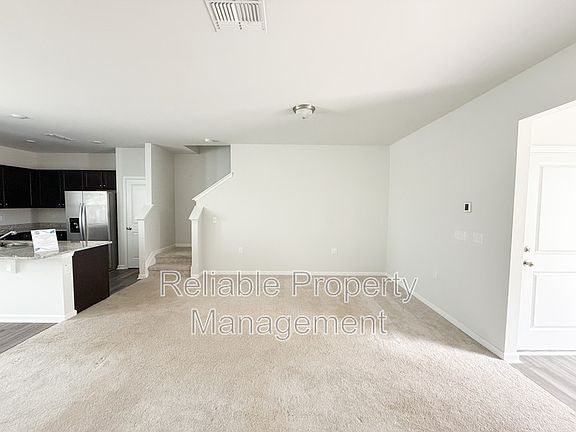2nd image of 841 McKenzie Park Ter