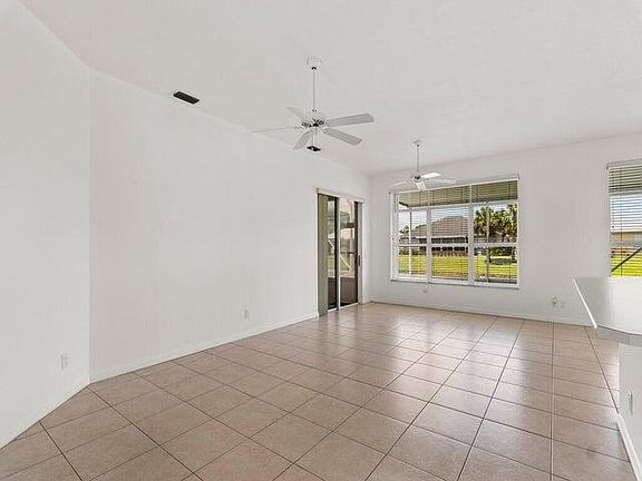 3rd image of 614 NW Lambrusco Drive