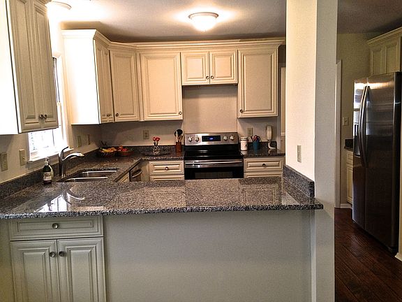 Kitchen w/Granite