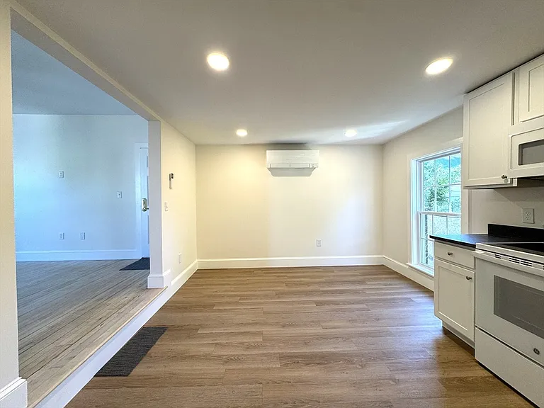 55 Central St #2R — Photo 5