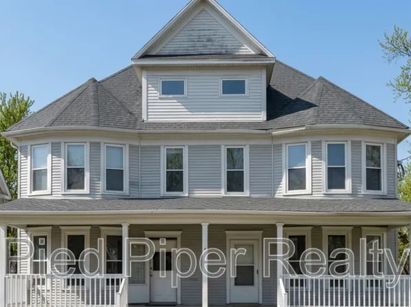 815 S Benton Ave, Freeport, IL 61032