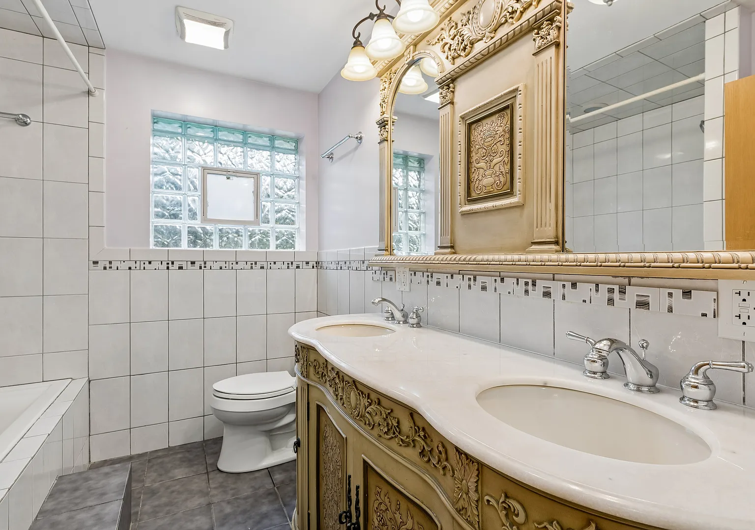 3 bed, 2574 sqft, $3,600 — Photo 3
