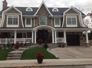 55 Winthrop St, Lynbrook, NY 11563