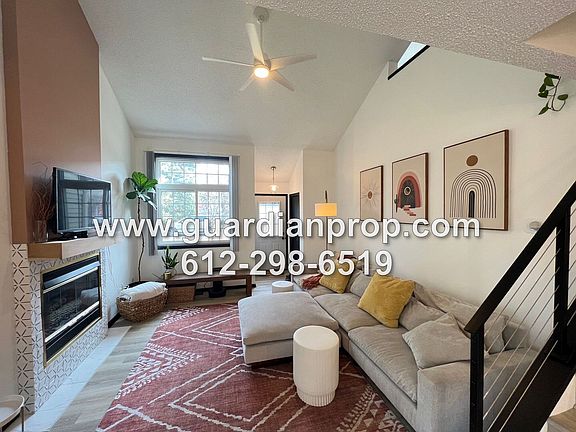 2nd image of 4058 Wilshire Cir