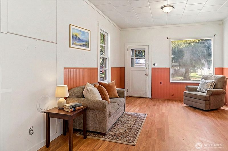 4th image of 251 E Arden Street