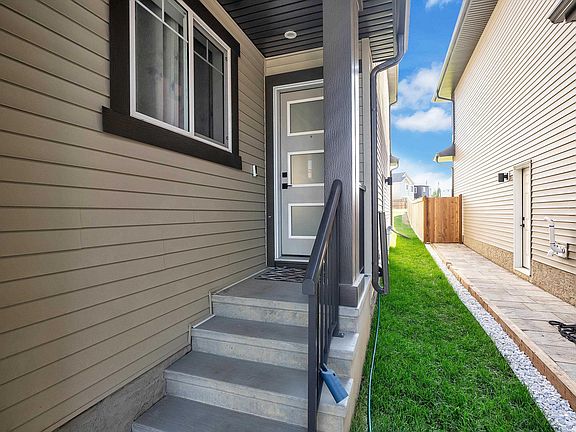 3rd image of 1538 Grant Way NW