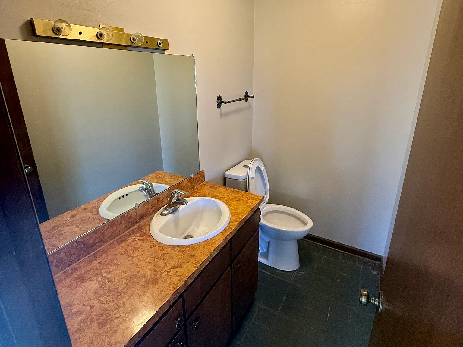 2 bed, 1.5 bath, $1,100 — Photo 4