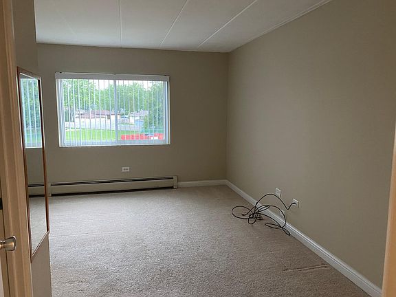 2nd image of 560 Lawrence Ave APT 207