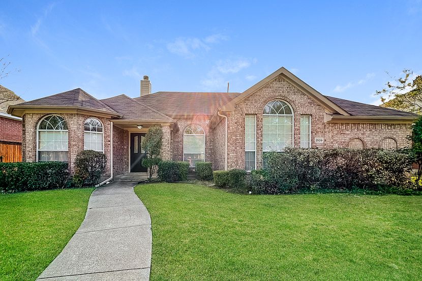 1st image of 2509 Hyacinth Dr