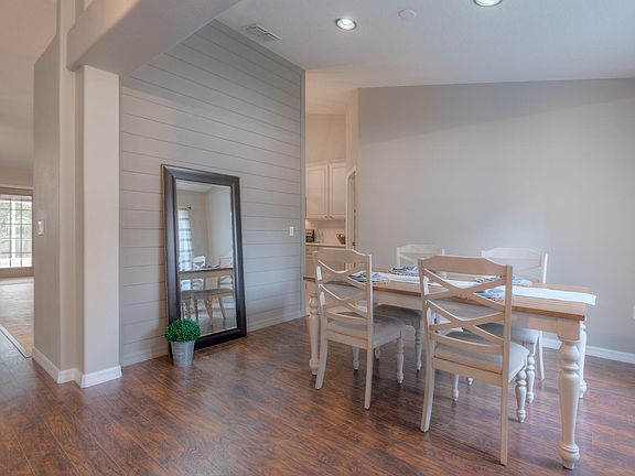 4th image of 1417 Bent Oaks Blvd