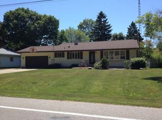 2087 Seminole Rd, Norton Shores, MI 49441