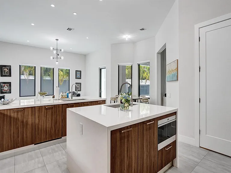 5663 Brookfield Cir W — Photo 23