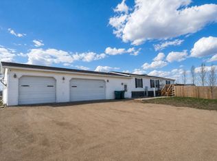704 Sunset Dr, Devils Lake, ND 58301