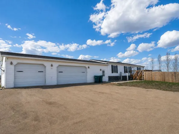 704 Sunset Dr, Devils Lake, ND 58301
