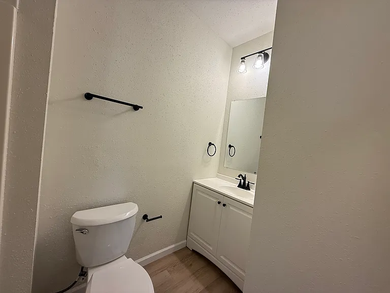 211 Frisco St — Photo 13