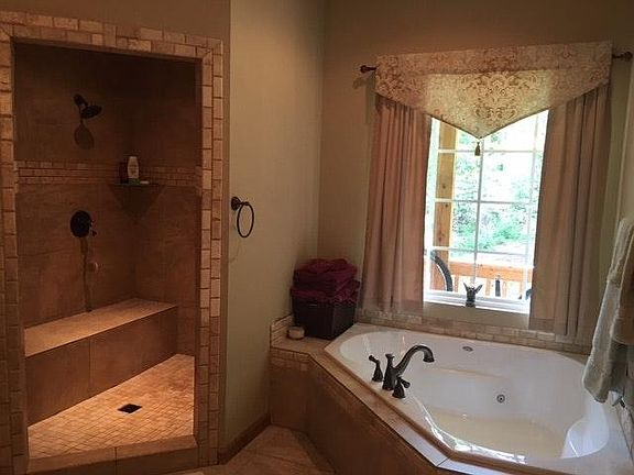 3rd image of 2470 Loretta Ln #House