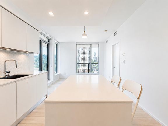 5th image of 3809 Evergreen Pl #1110